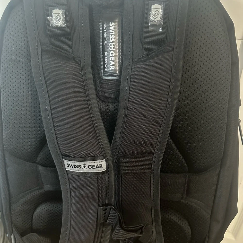 SwissGear Black Backpack with Durable Fabric and Padded Straps - Picture 10 of 10